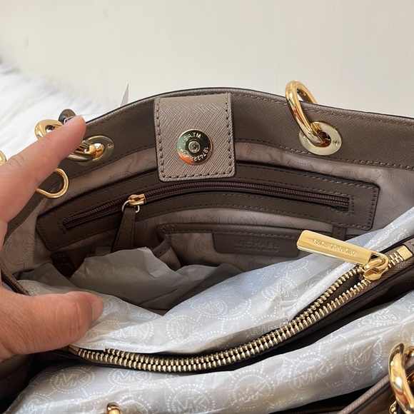 ⭐️NWT💯 Authentic Michael Kors Cynthia Medium Satchel - Picture 7 of 9